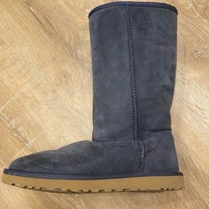 Classic Tall UGG, size 8!